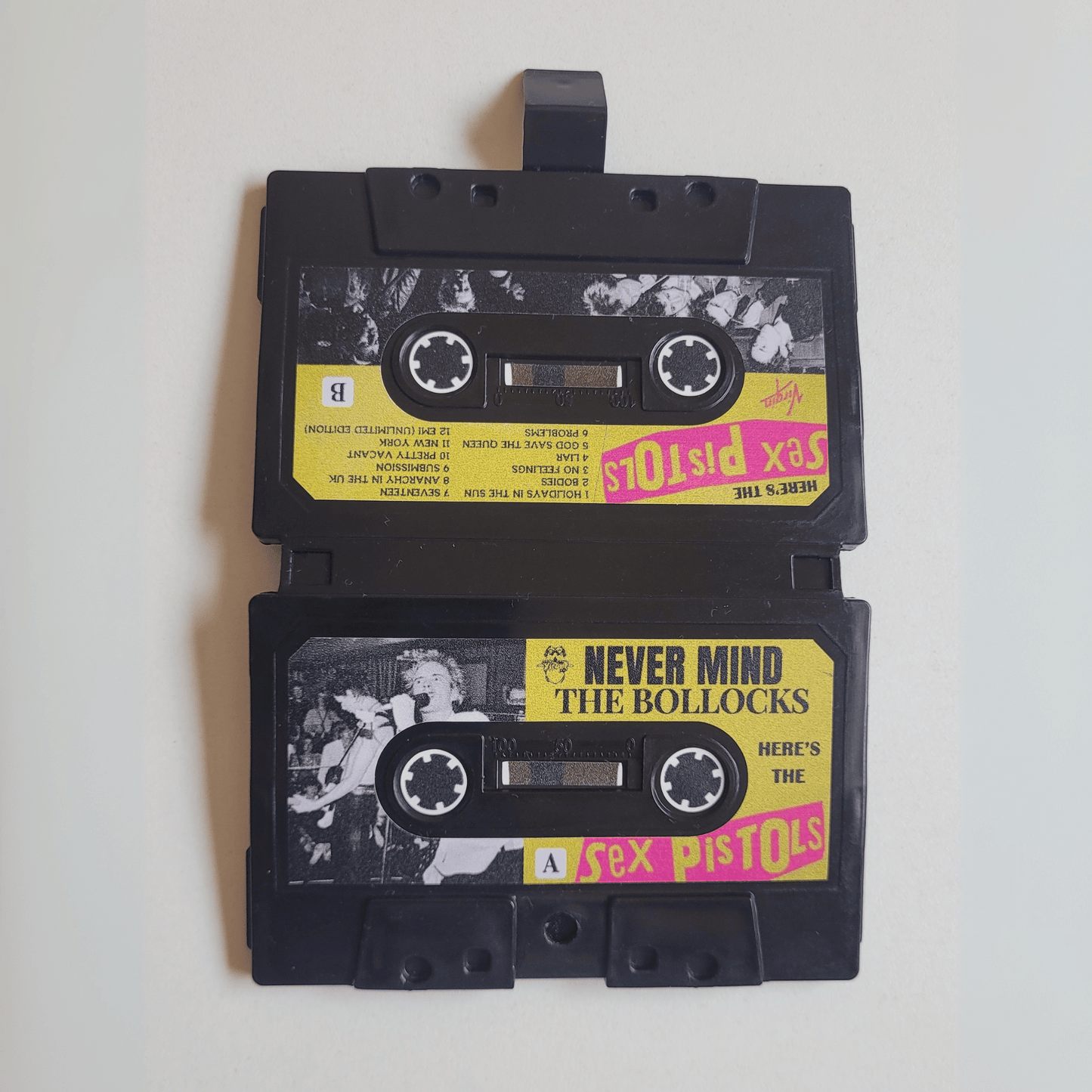 Carteira Sex Pistols (Nevermind The Bollocks) - Mr. Bacon Store 